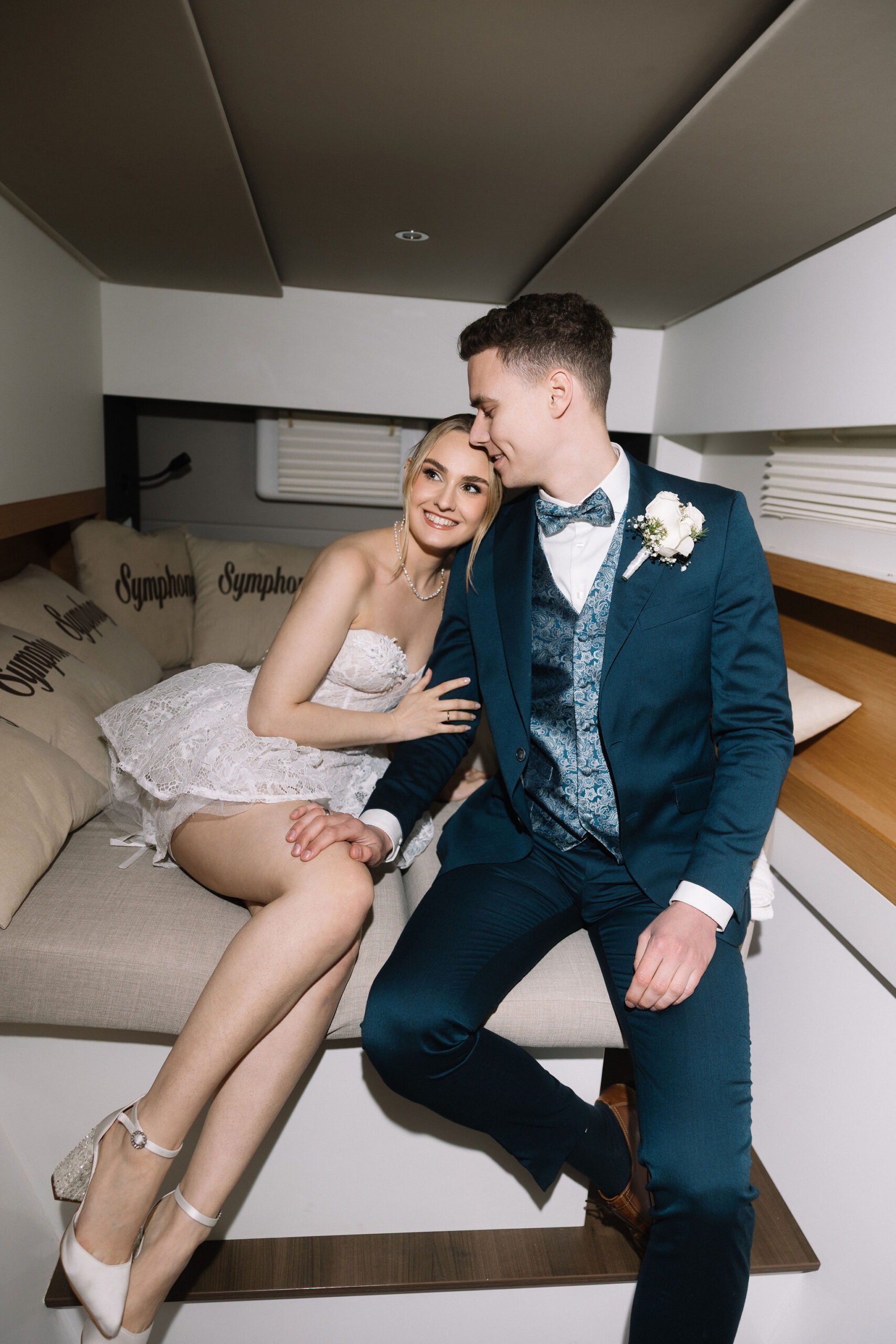 Emotionaler Moment eines Brautpaares am Hochzeitstag